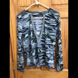 GREEN and GRAY GREY - Long sleeve camo deep v neck camouflage - LARGE